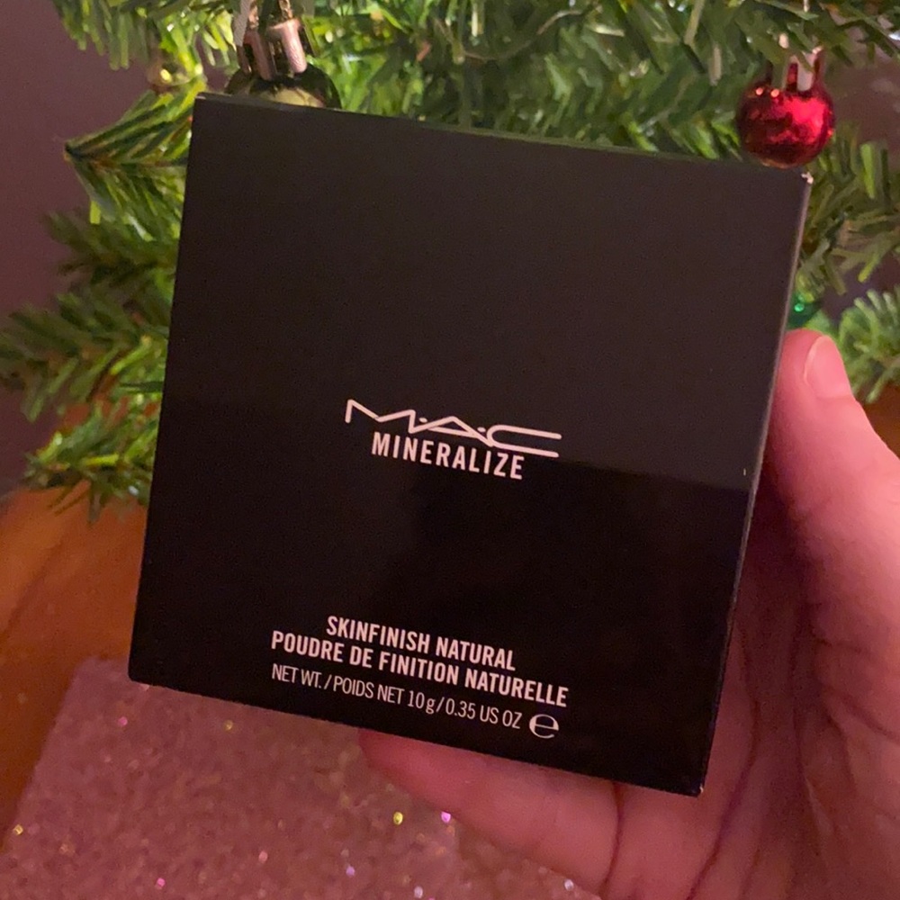 MAC mineralize skinfinish in Dark